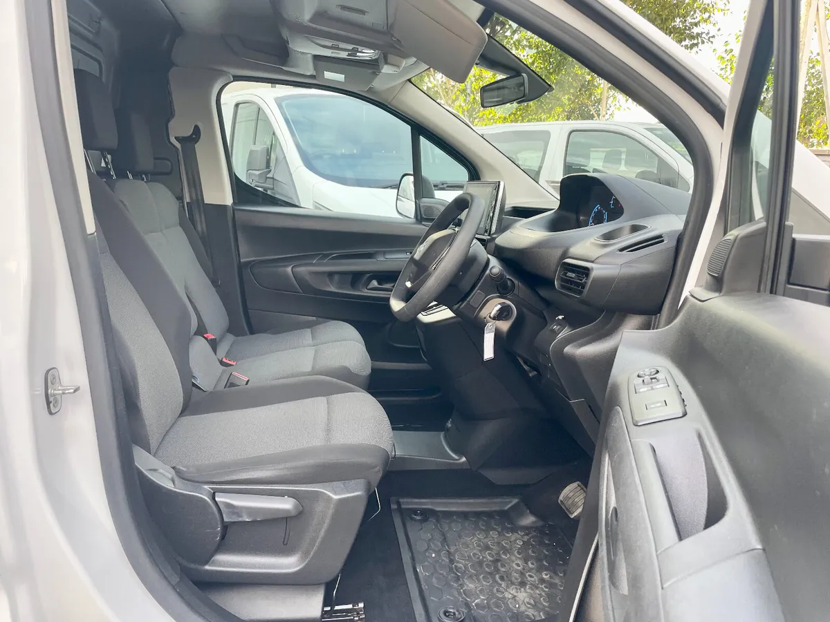 Peugeot  Partner 50KWH Fully Electric Auto,2022 - Image 4