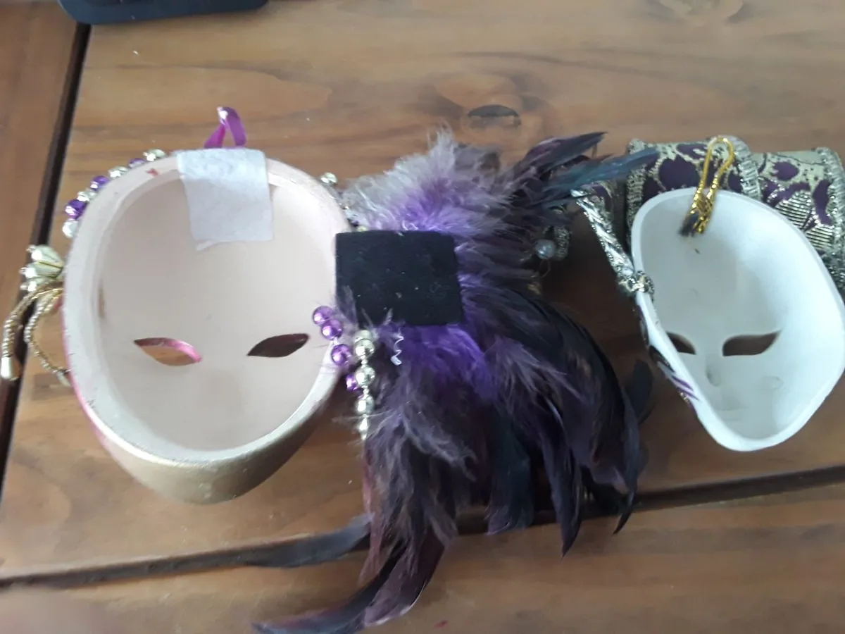 2  small decorative ornamental wall masks - Image 4
