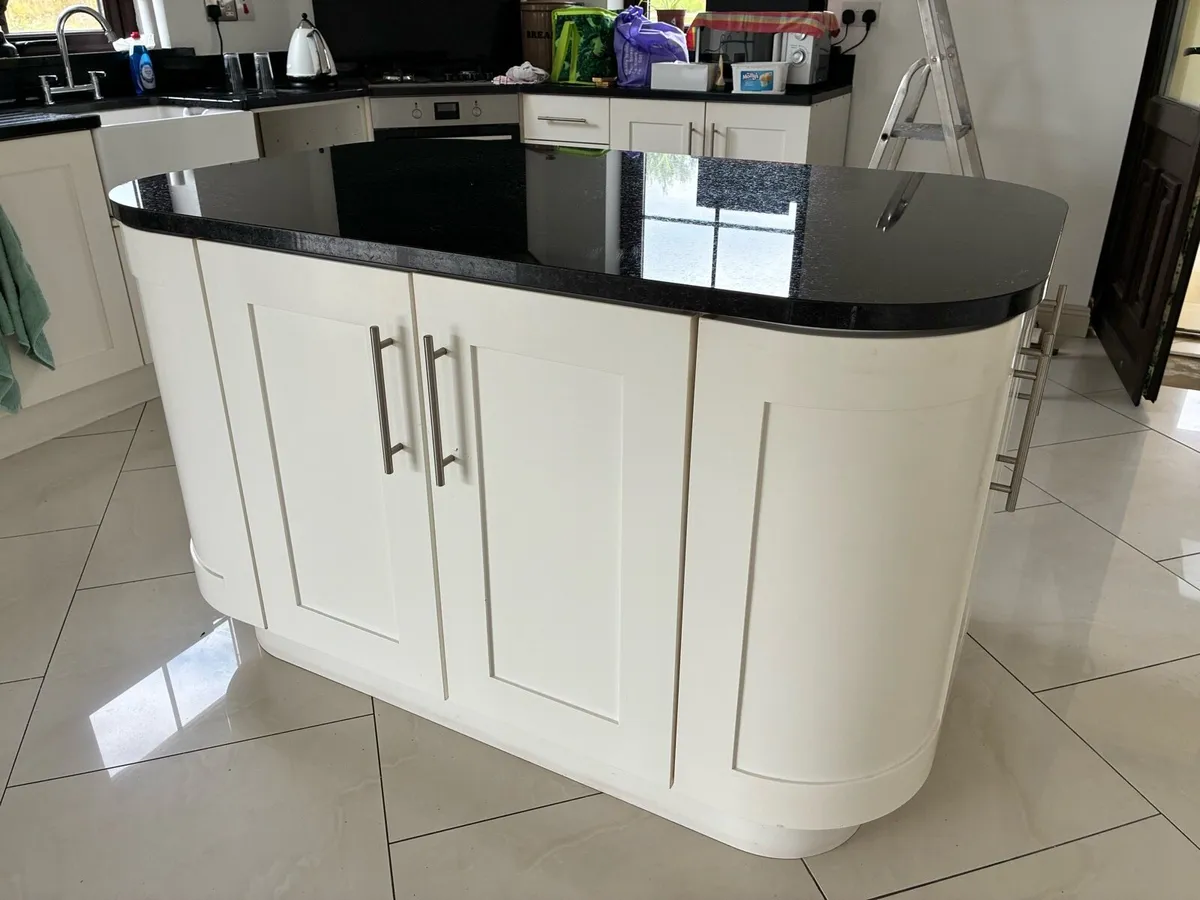 Kitchen Island - Image 3