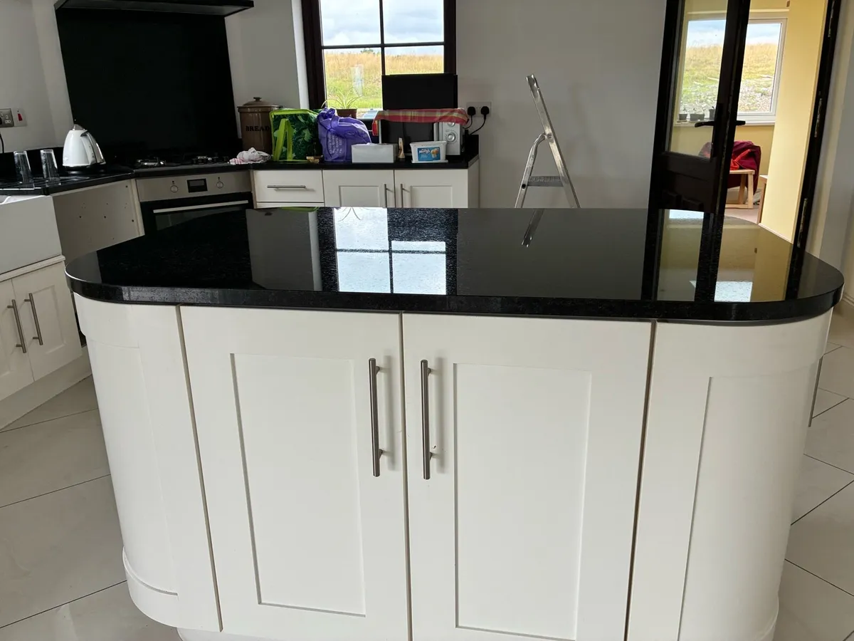 Kitchen Island - Image 4