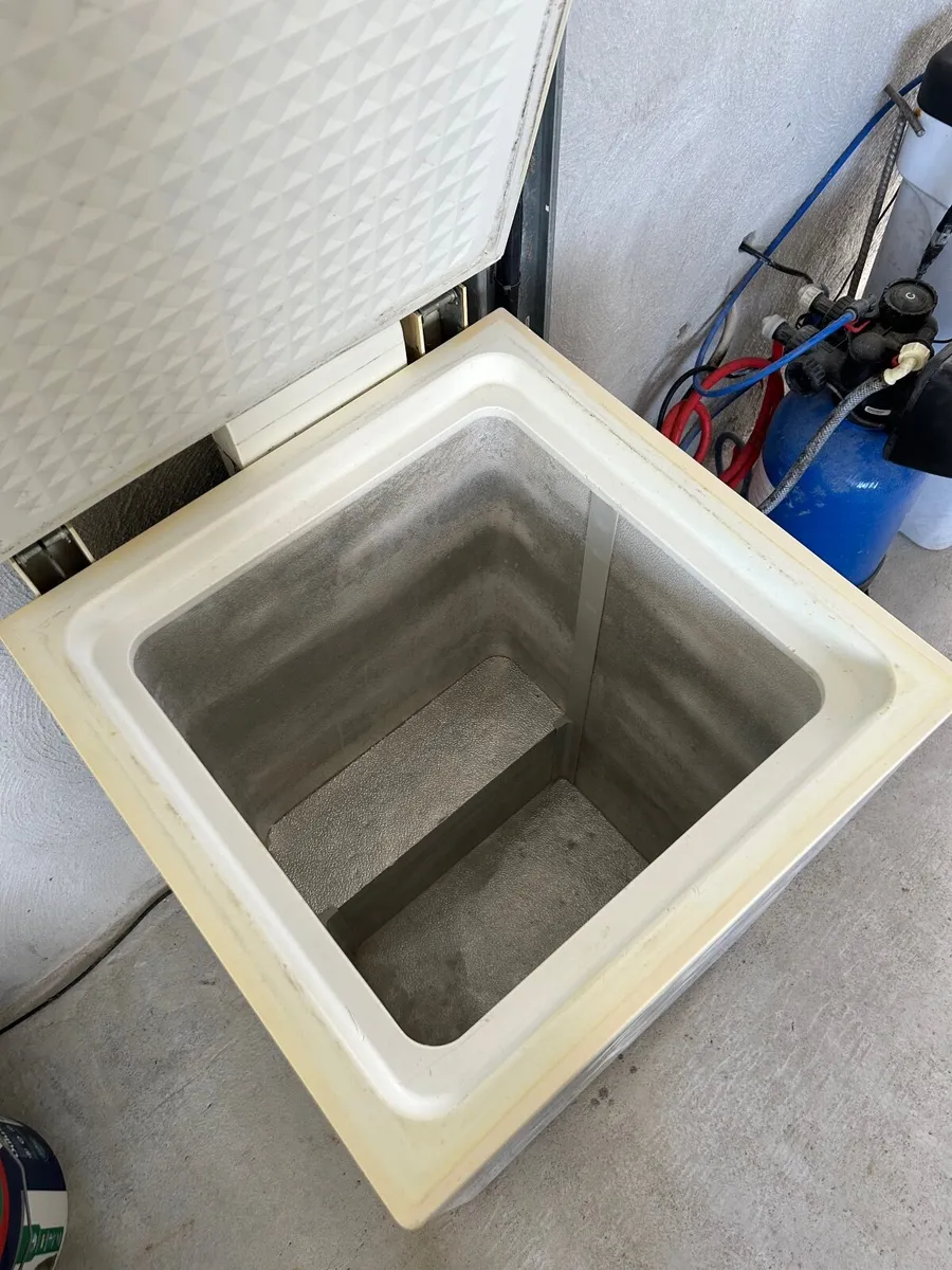 Chest Freezer - Image 4