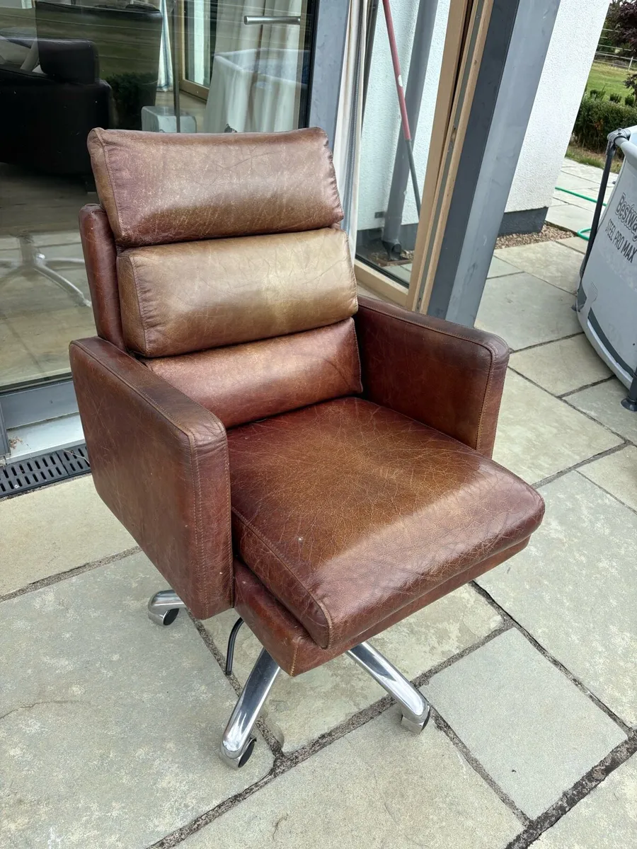 Office chair - Image 1
