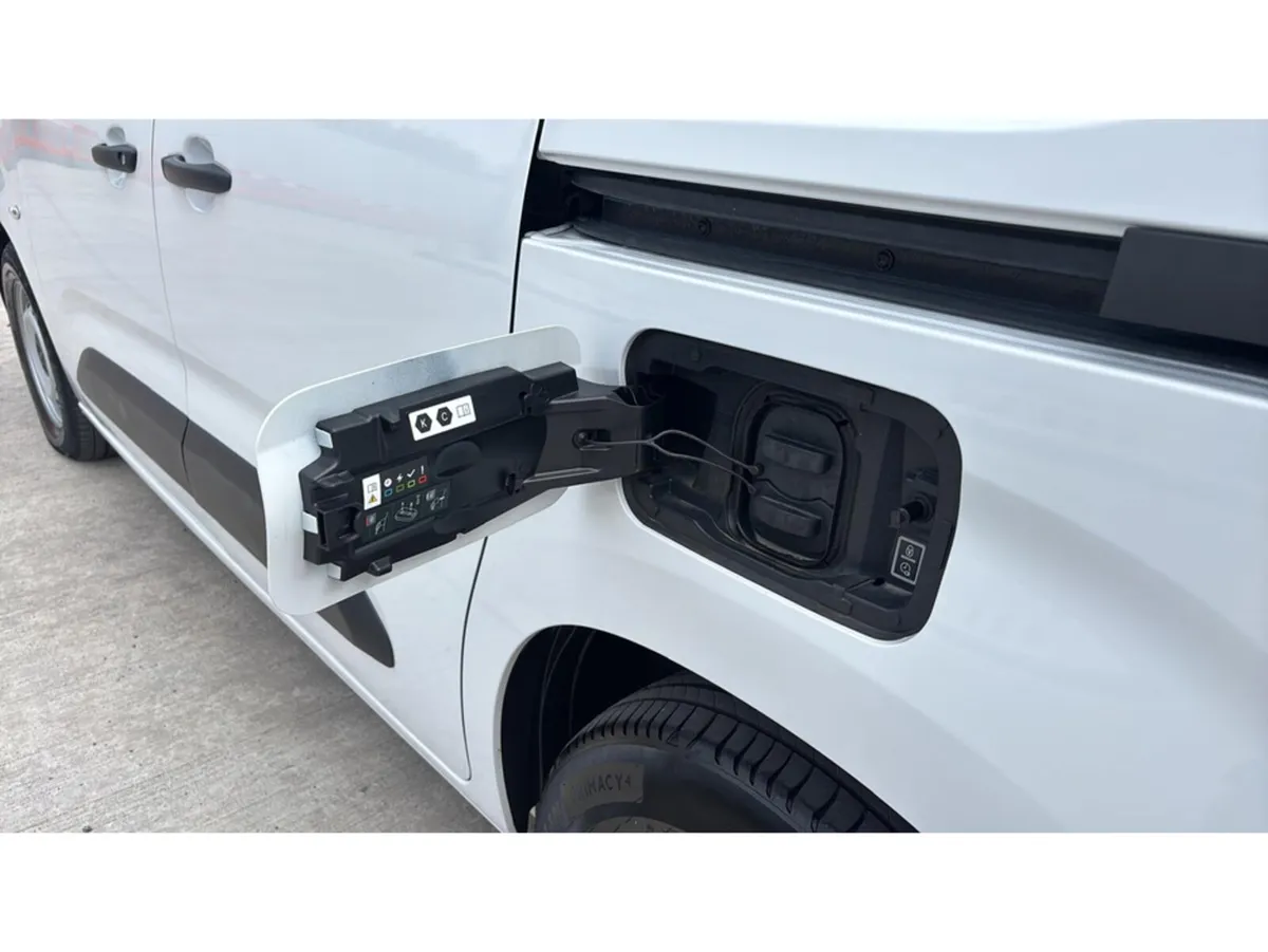 Peugeot Partner PRO PREMIUM PLUS L1 + VAT - Image 4