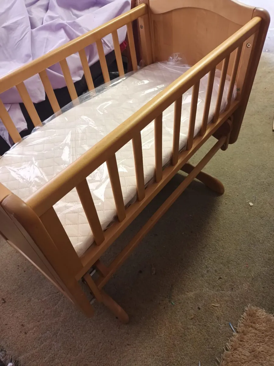 Cot and cradle - Image 1
