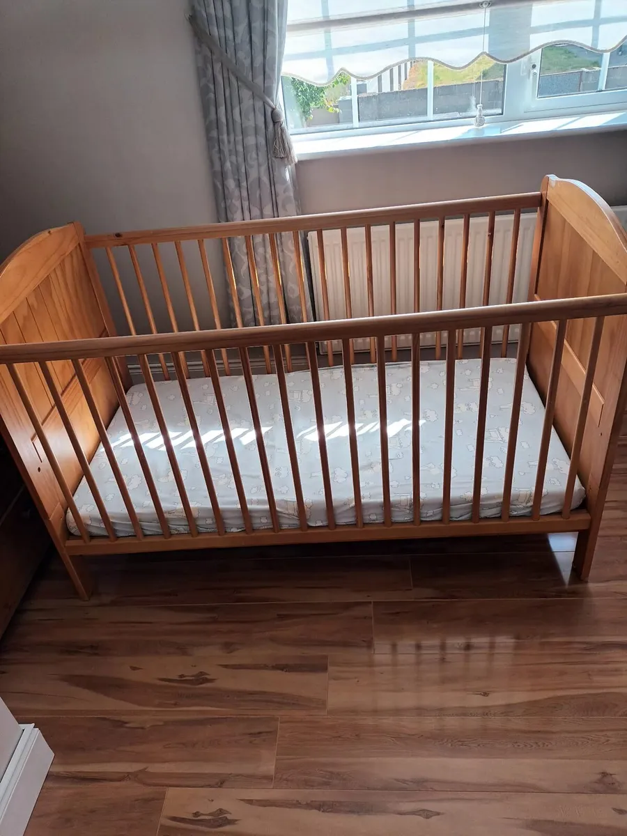 Cot and cradle - Image 4