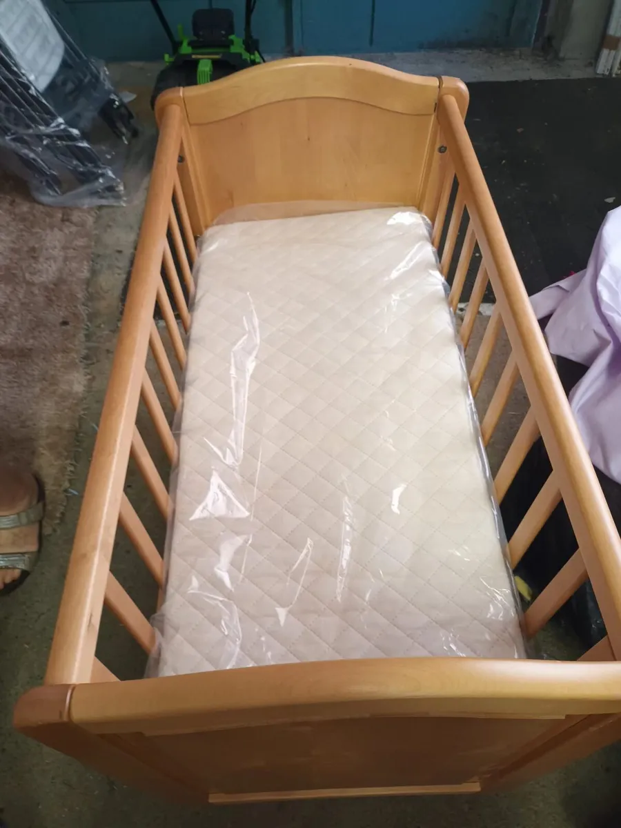 Cot and cradle - Image 2