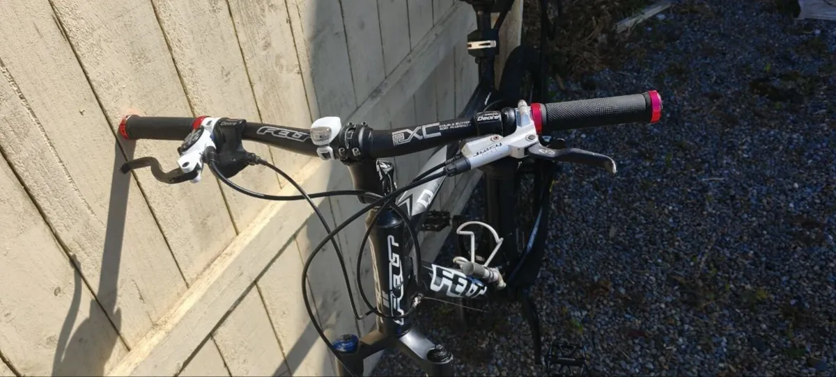 FELT Q920 Carbon Fibre  Mountain Bike. - Image 3