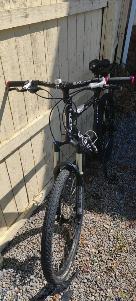 FELT Q920 Carbon Fibre  Mountain Bike. - Image 4