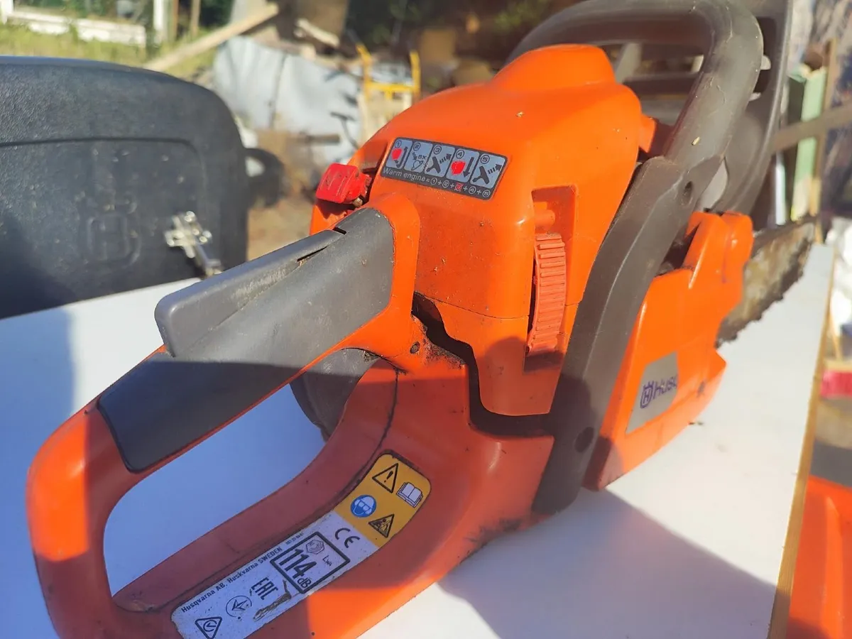 Husqvarna 435 Chainsaw - Image 2