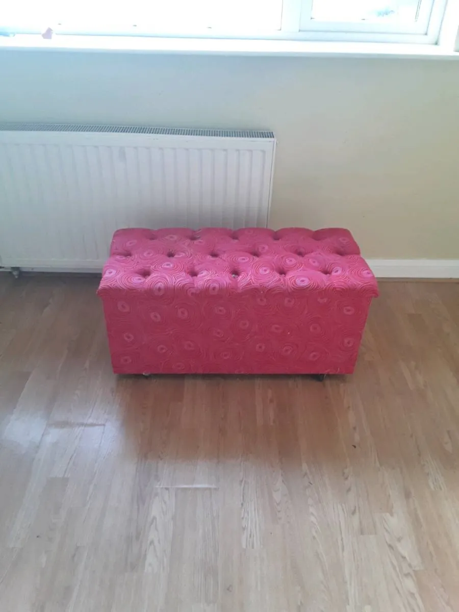 Bedroom box seat on wheels 15e - Image 1