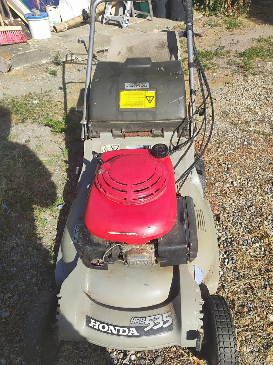 Honda 537 Petrol Self Drive Lawnmower Working