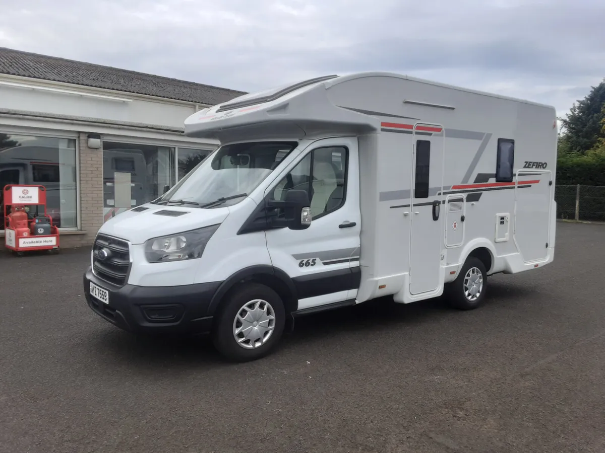 Roller Team 665 4 berth Automtic motorhome - Image 4