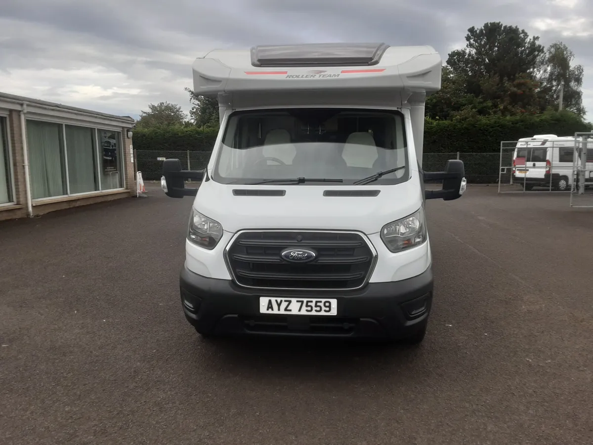 Roller Team 665 4 berth Automtic motorhome - Image 3