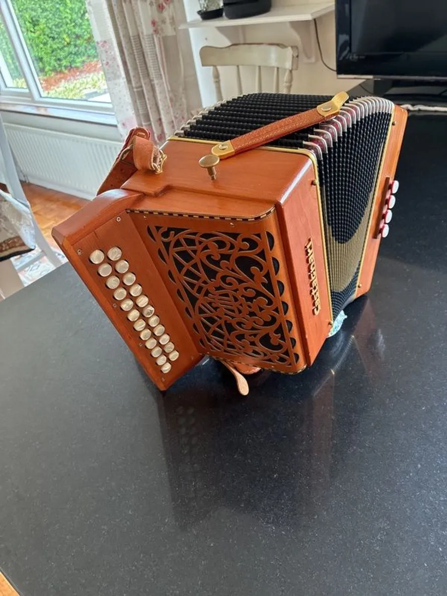 Castagnari button accordion B/C - Image 3