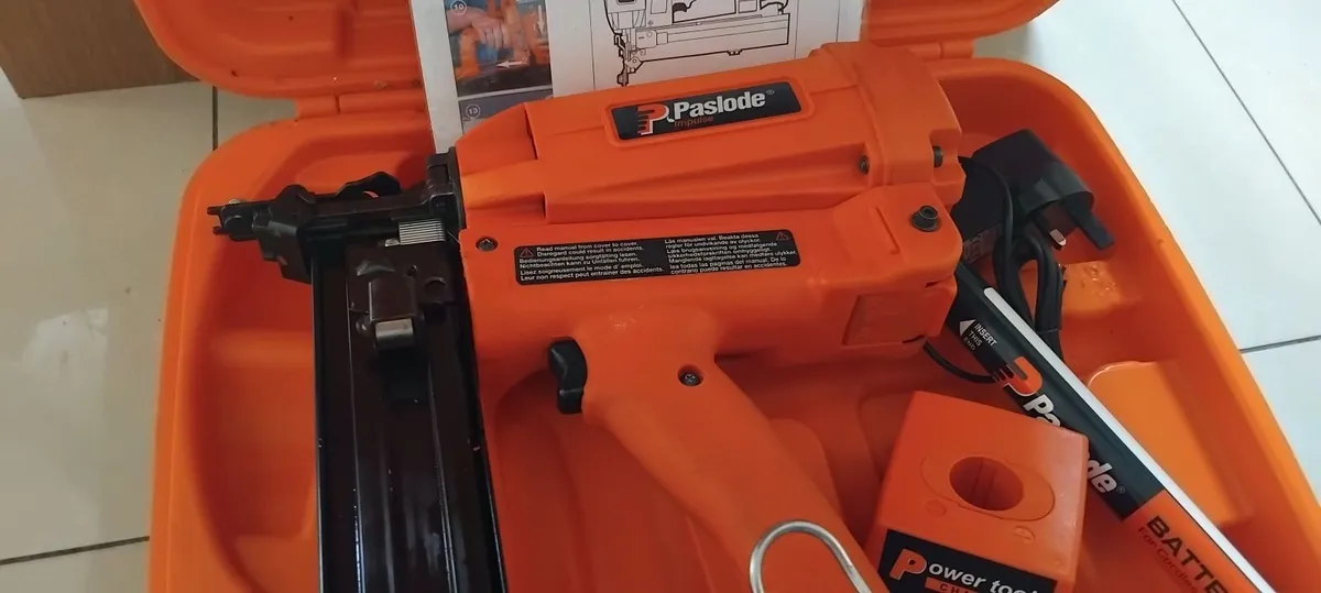 Paslode 16 Gauge 1/2" Crown Stapler - Image 4