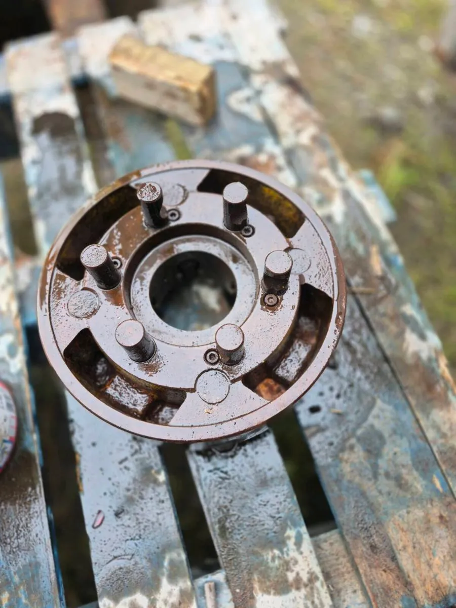 Lathe chucks 3+4 jaw - Image 2