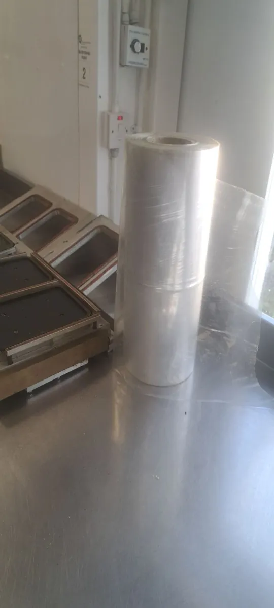 Hot plates D13 and D8 plus 4 rolls plastic film - Image 3