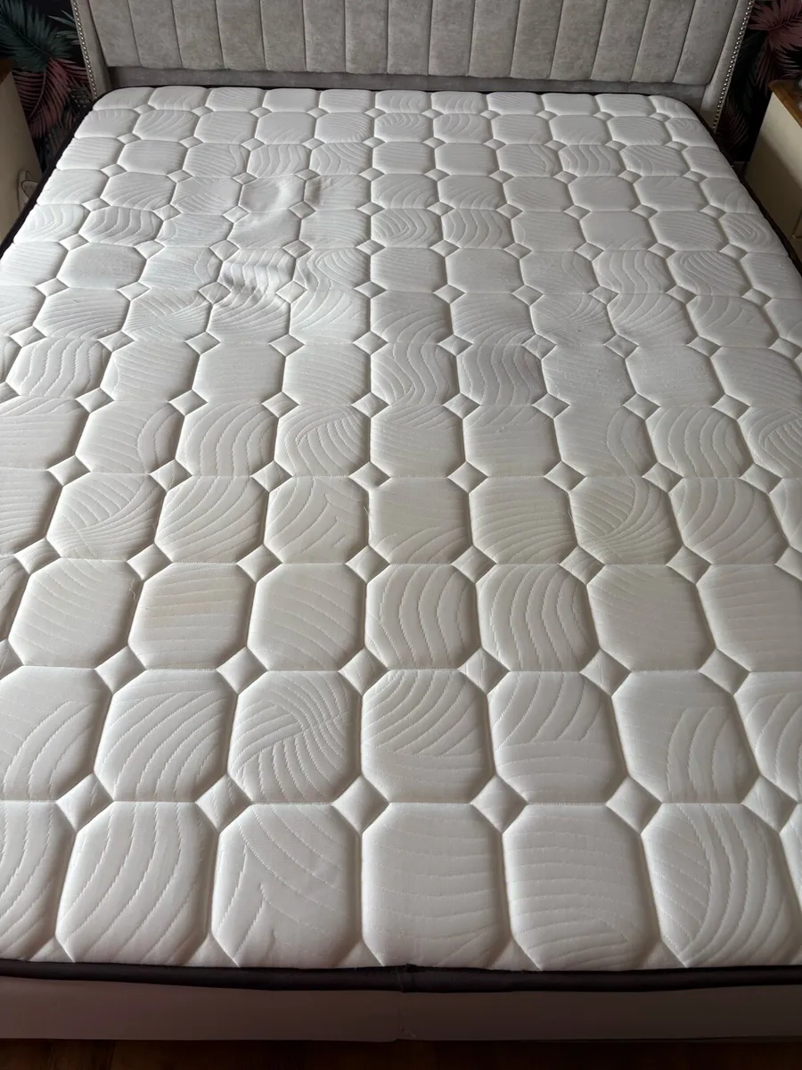 King size mattress - Image 1
