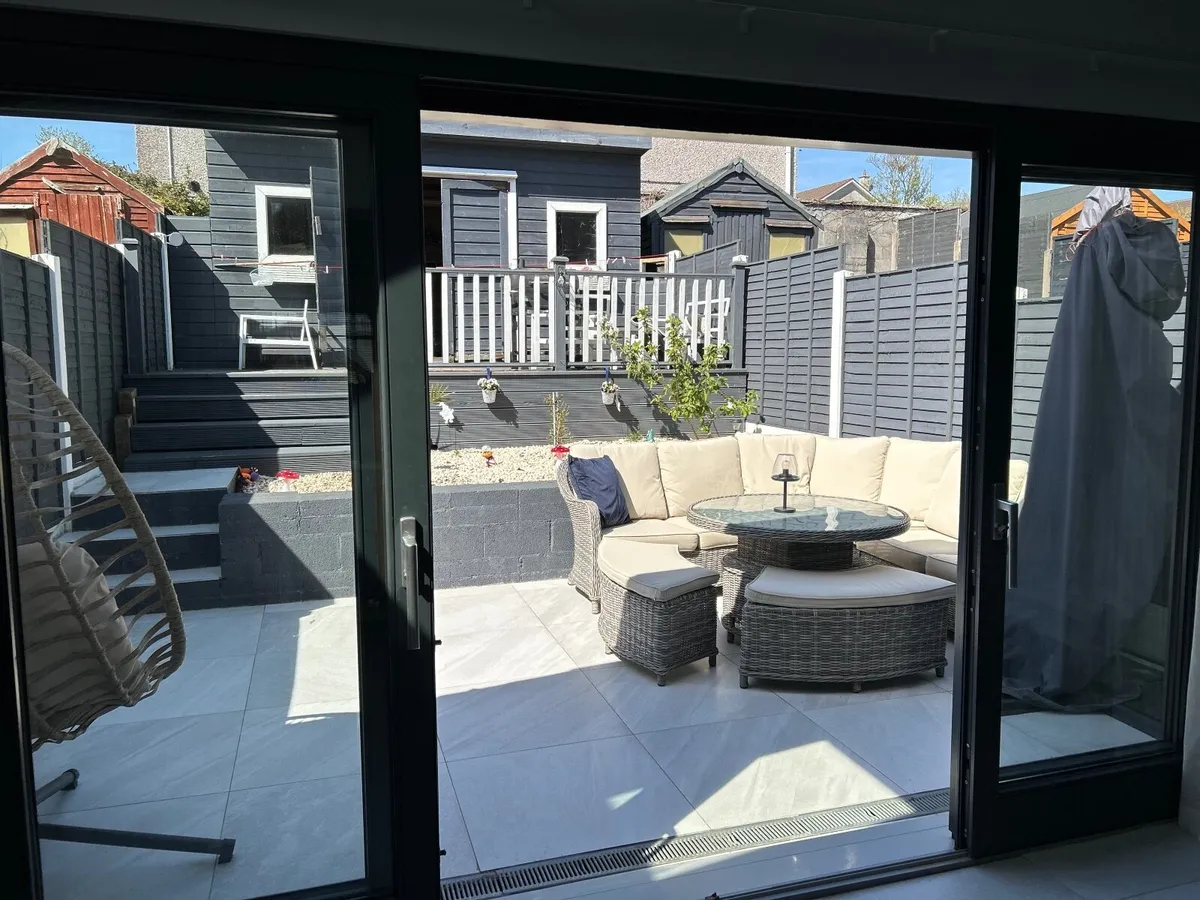 Garden furniture - Image 1