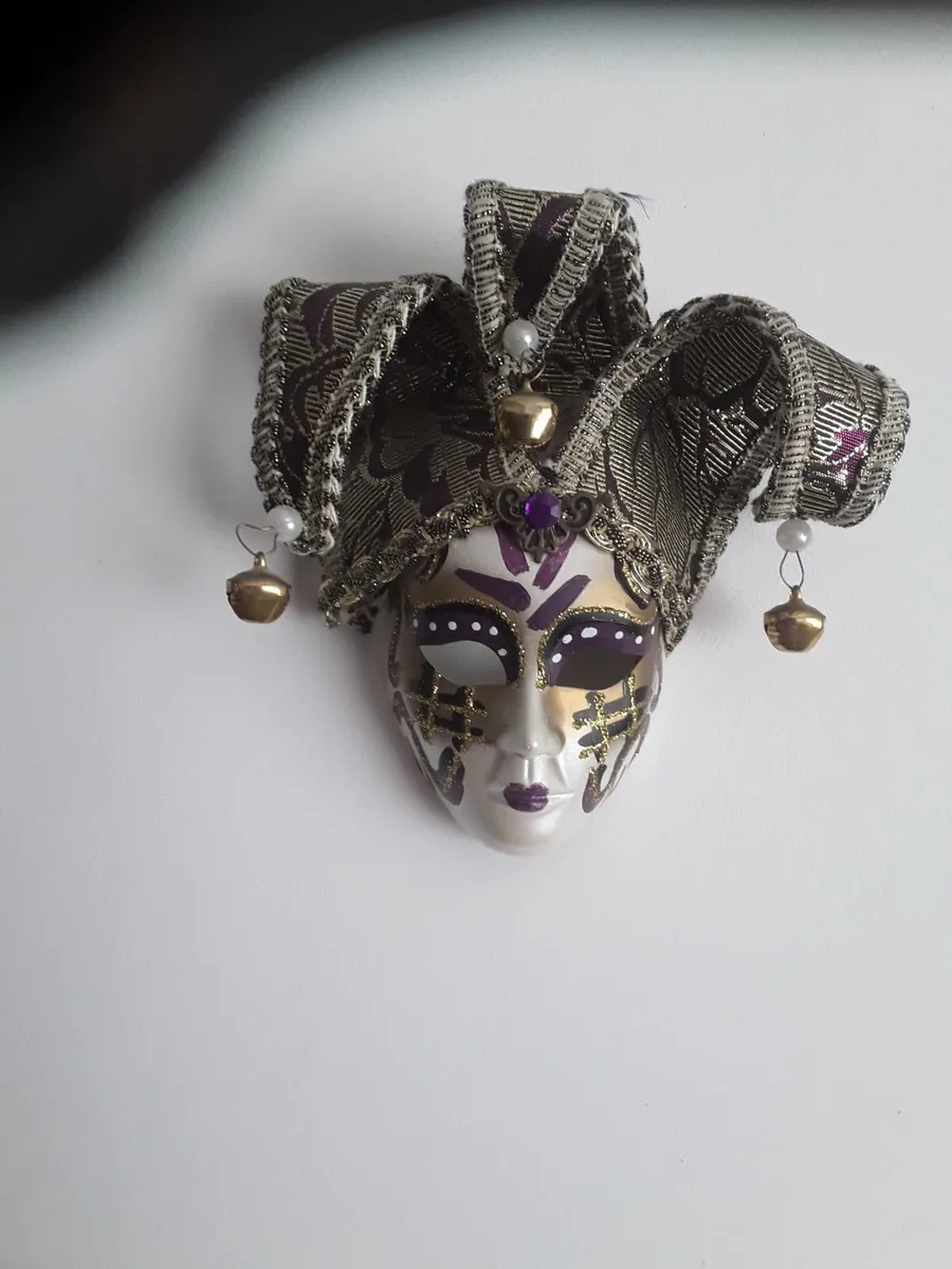 2  small decorative ornamental wall masks - Image 3
