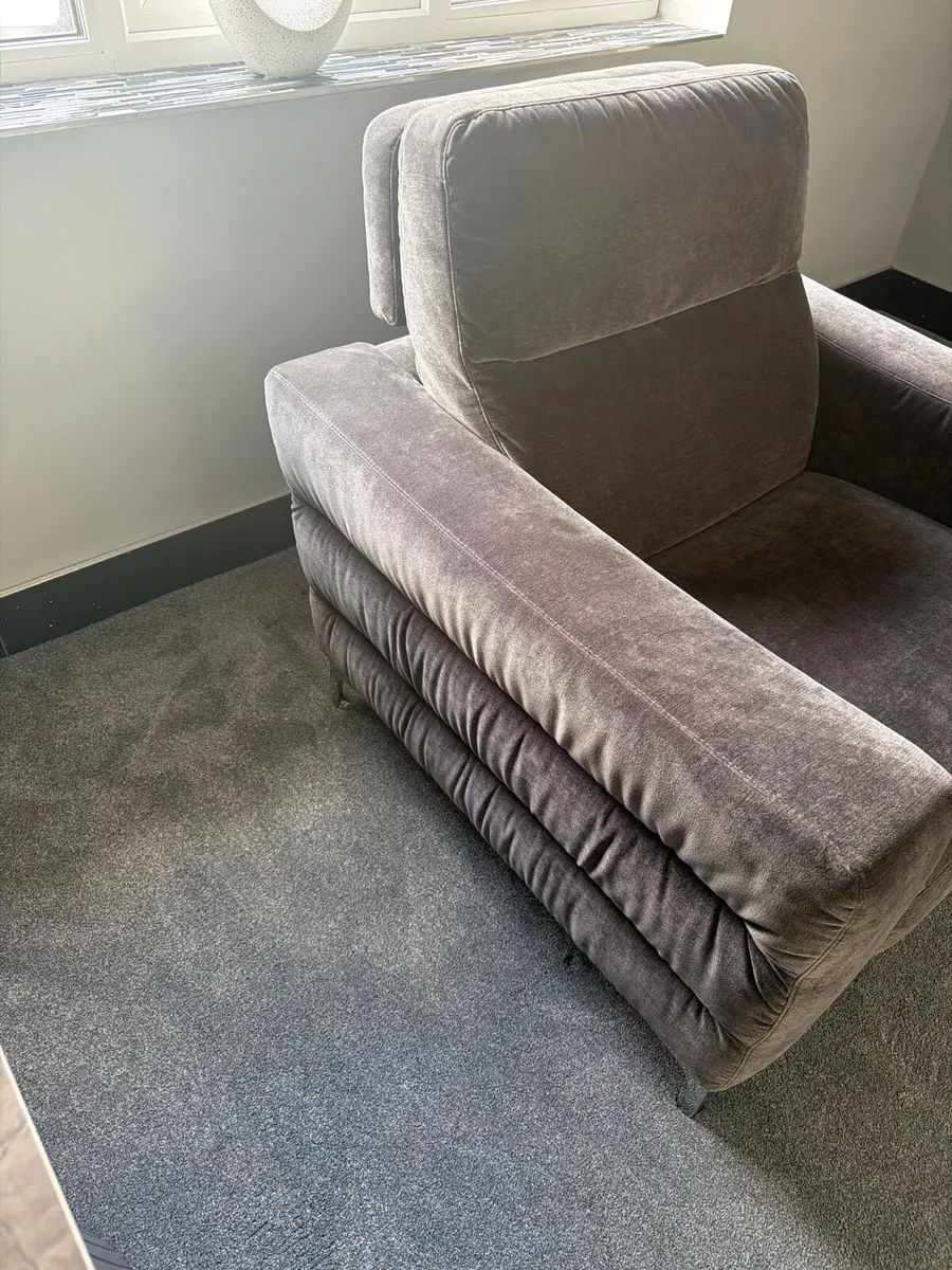 Sitting room suite. 3/4 seater recliner, and chair - Image 2