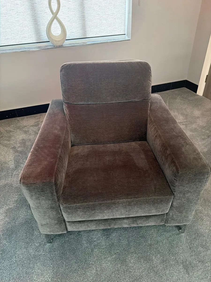 Sitting room suite. 3/4 seater recliner, and chair - Image 3