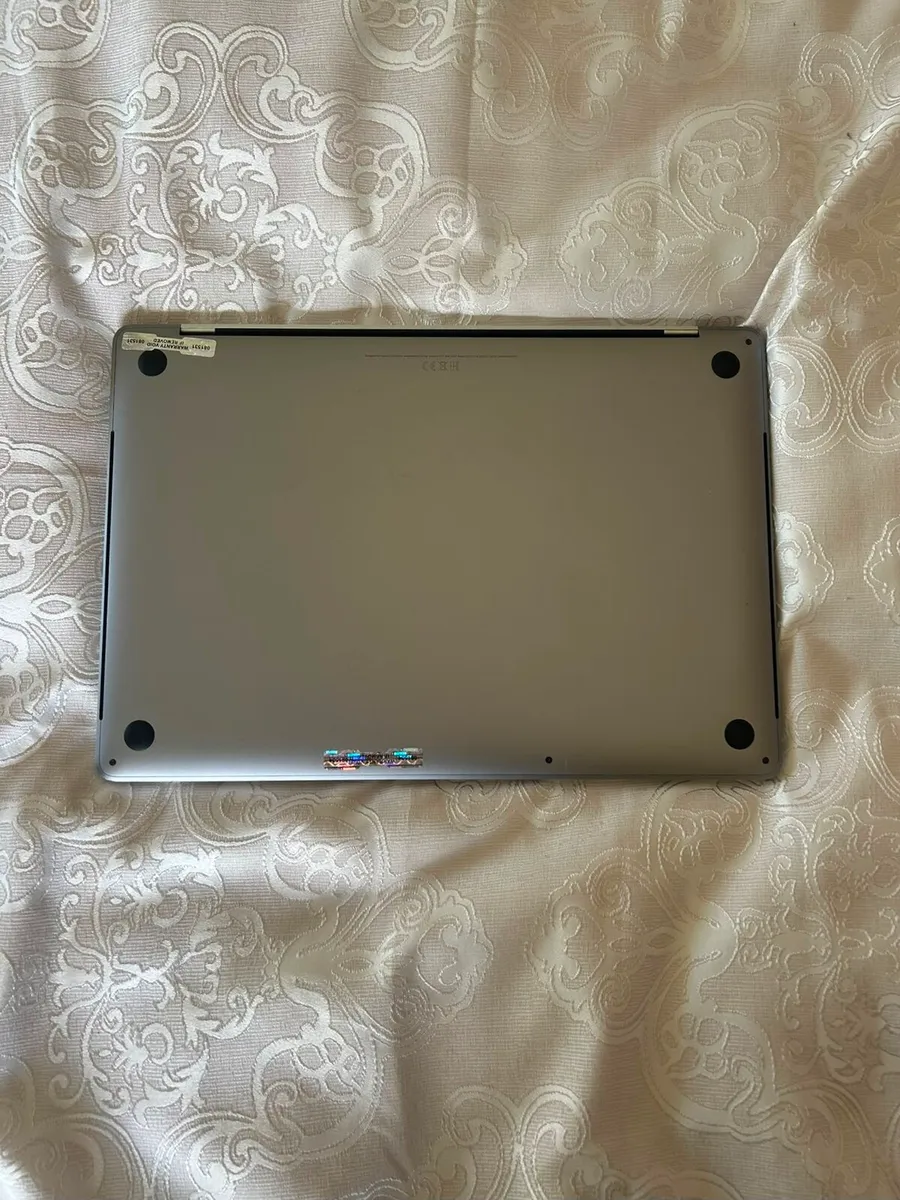 Apple Macbook Pro 15' (2017) i7 16GB RAM 256GB SSD - Image 3