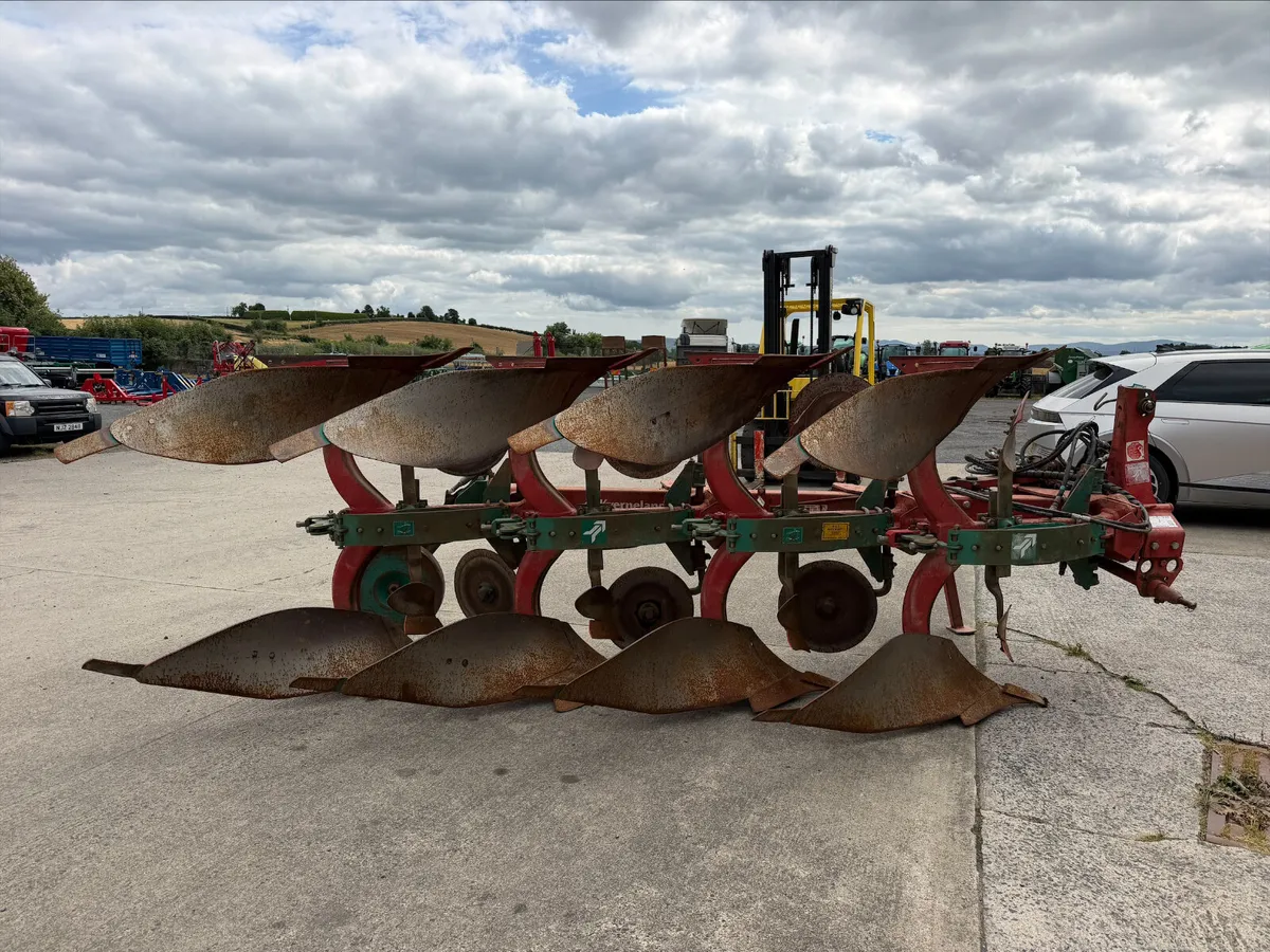 Kverneland  4F ES Plough - Image 3