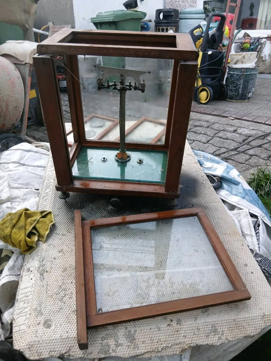 Vintage manual weight scales - Image 1
