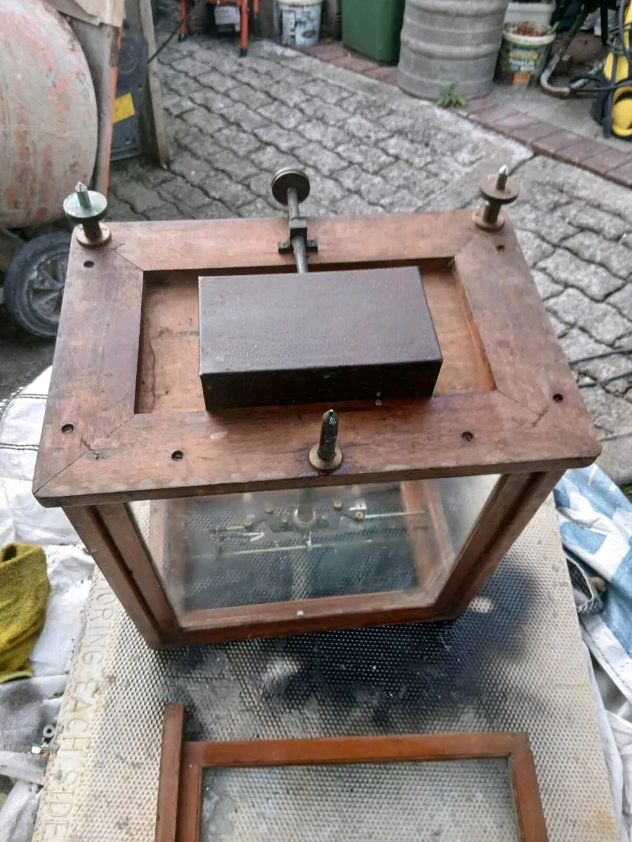 Vintage manual weight scales - Image 3