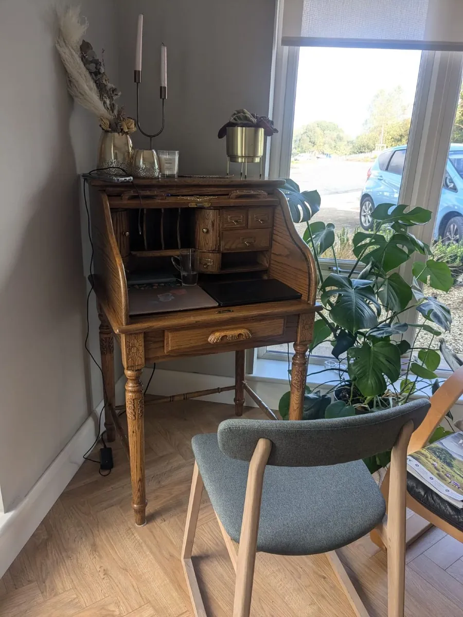 Beautiful Oak Roll-Top Writing Bureau – €450 ONO - Image 1