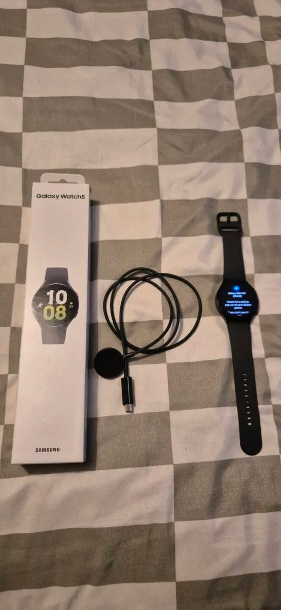 Samsung Galaxy Watch 5 - Image 1