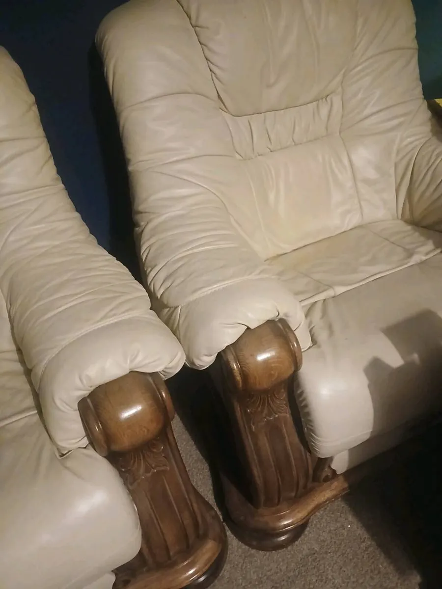 Leather couch - Image 2