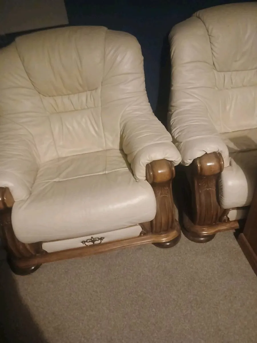 Leather couch - Image 3