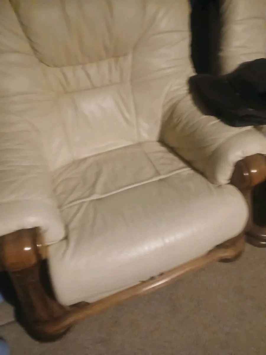 Leather couch - Image 4