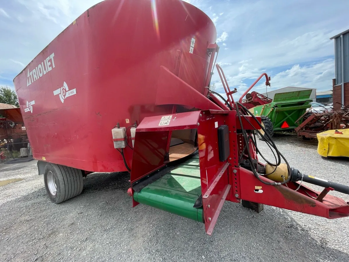 Trioliet 18cu twin tub - Image 1