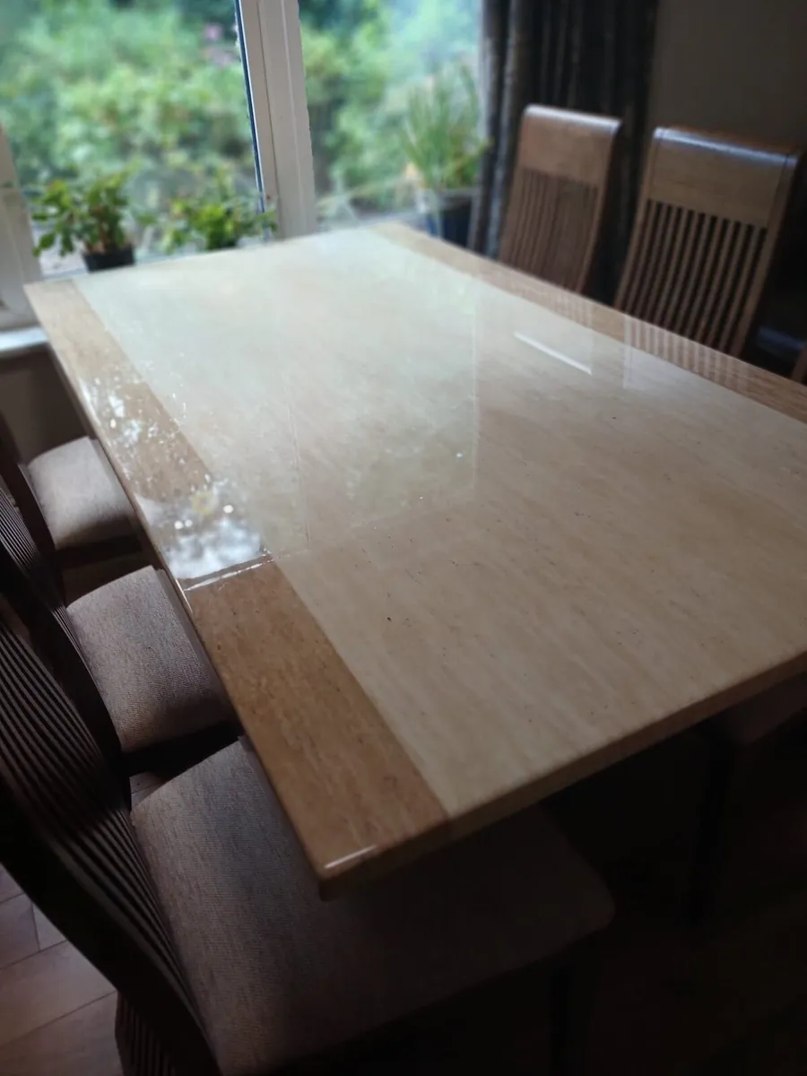 Dining table with 6 chairs - Image 1