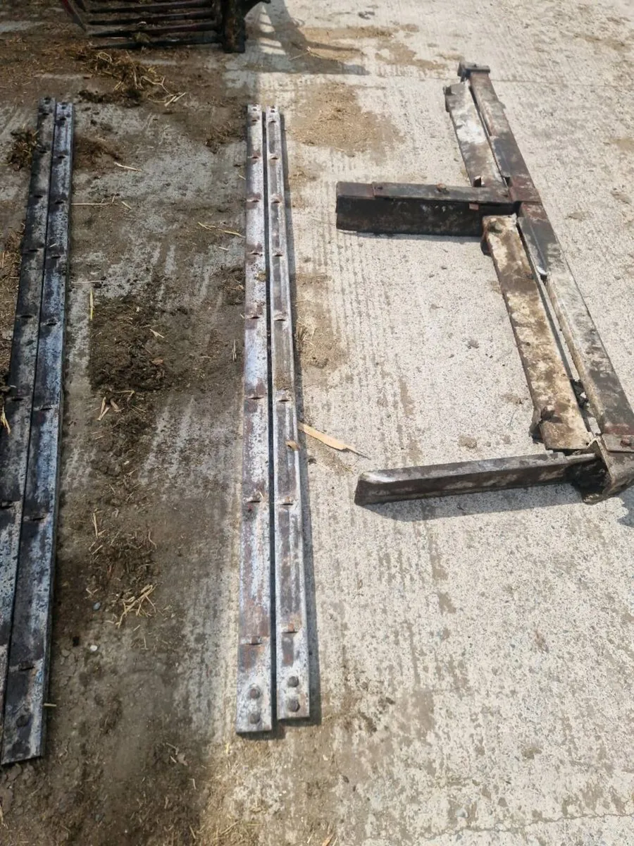 Scraper and center track - Image 2