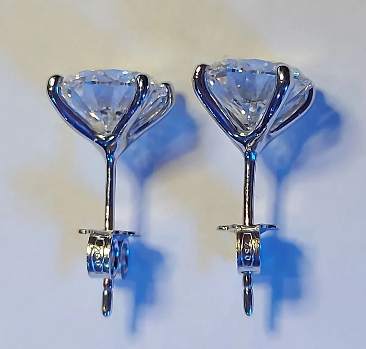 18k Gold earring 4ct Lab-Grown Diamonds IGI cert - Image 2