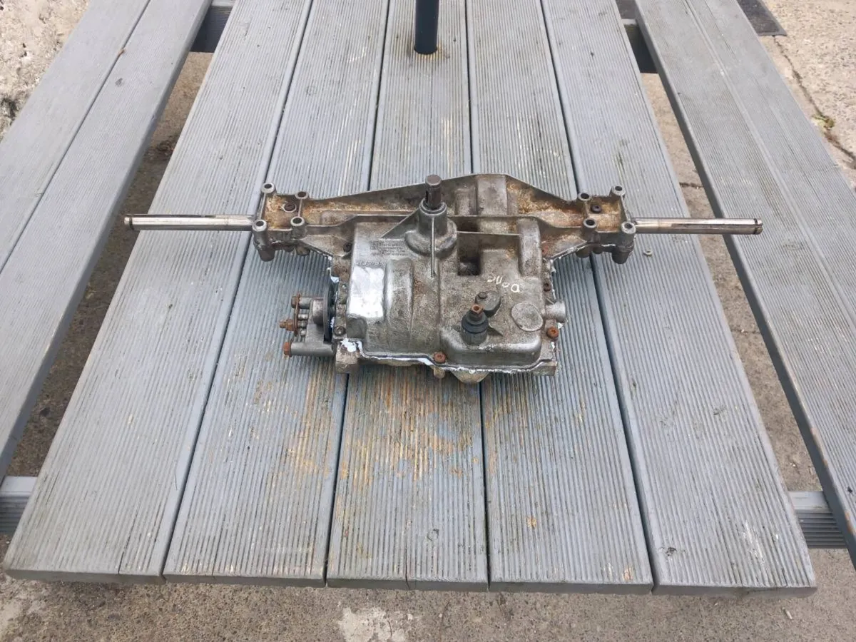 Spicer Dana manual gearbox for sale - Image 1