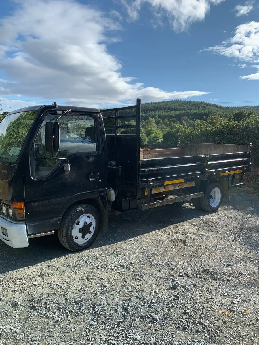 Isuzu npr tipper 3.5 tonne - Image 1