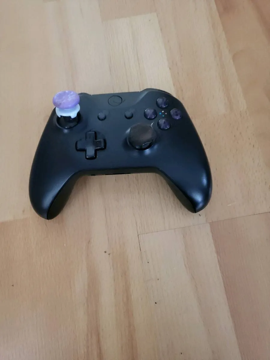 Xbox One S 1TB Fortnite Limited Edition - Image 3