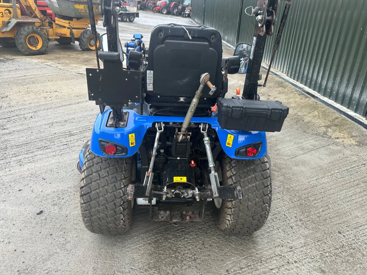 New Holland Boomer 25 with Loader and Mid Deck - Image 4