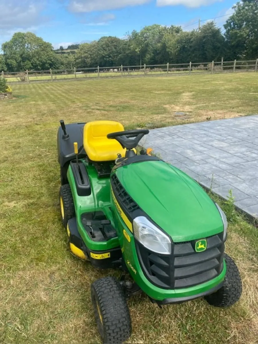 John Deere petrol ride on lawnmower X116R - Image 2