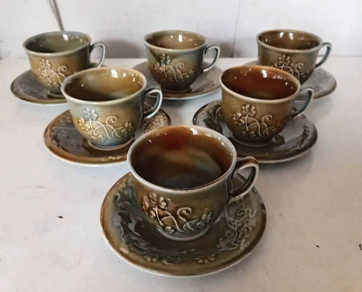 Six Wade Irish Porcelain Cups and Saucers - Image 1
