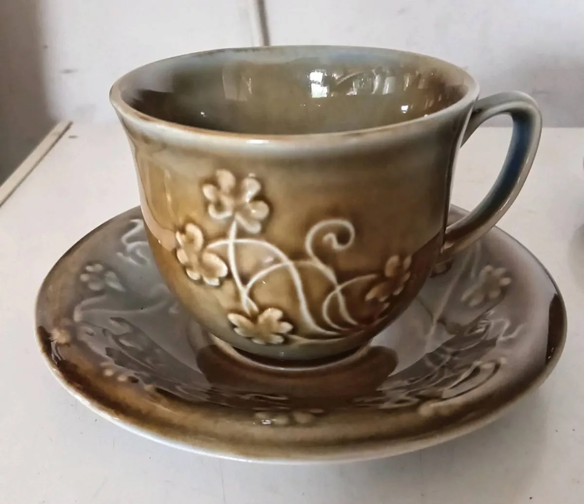 Six Wade Irish Porcelain Cups and Saucers - Image 4