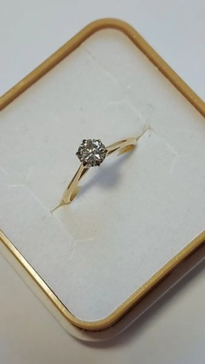 0.55ct VS1 Natural Diamond 18K Gold Ring AIG Cert - Image 2