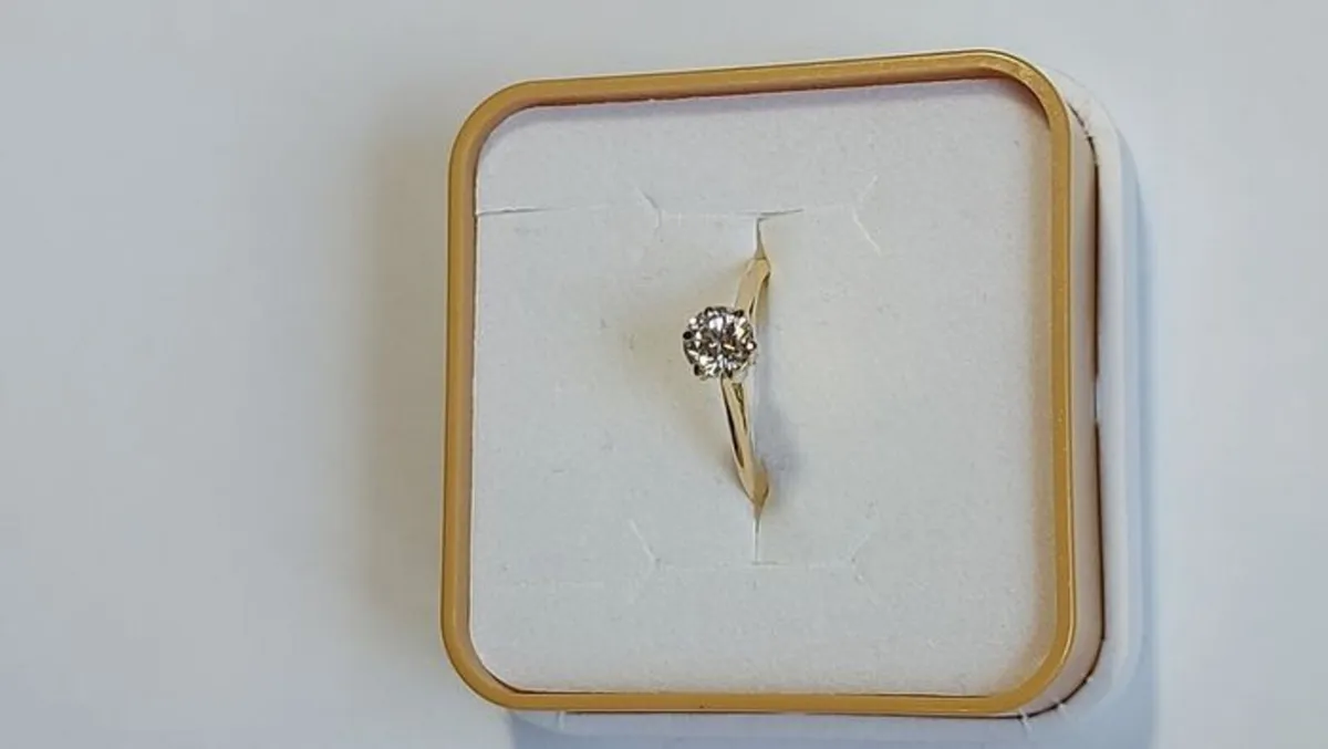 0.55ct VS1 Natural Diamond 18K Gold Ring AIG Cert - Image 1