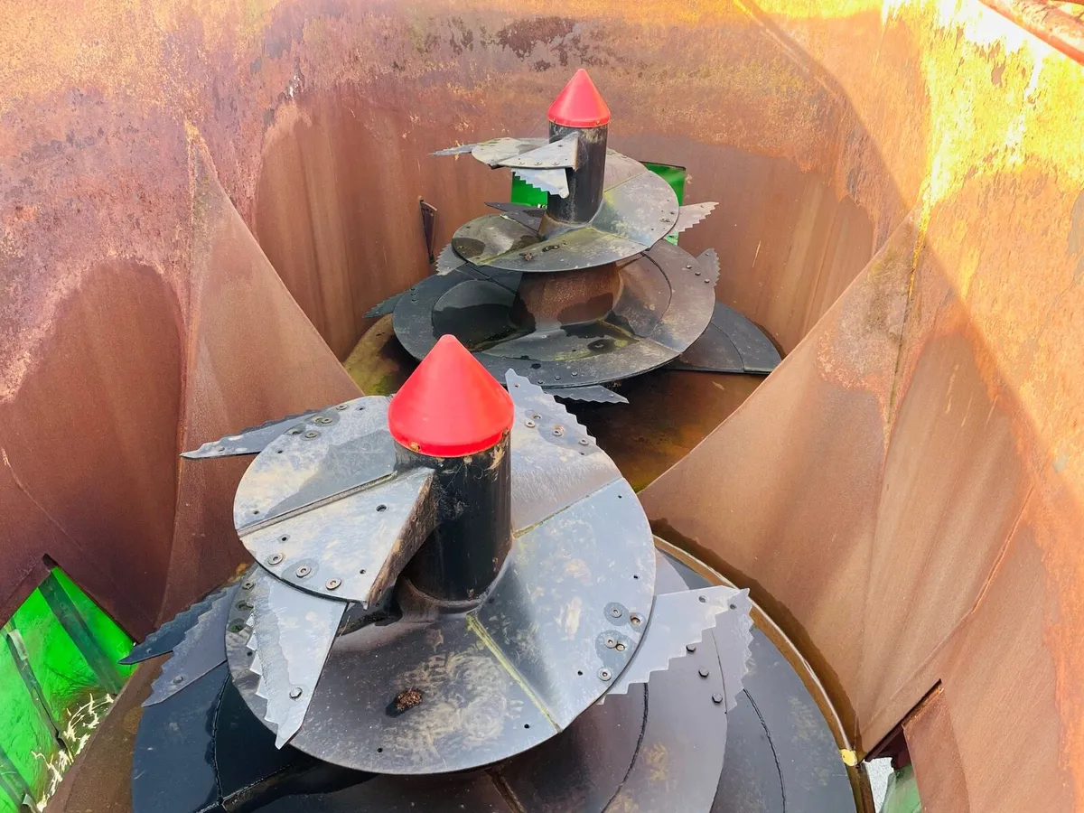 Strautmann 25cu Twin Tub - Image 3