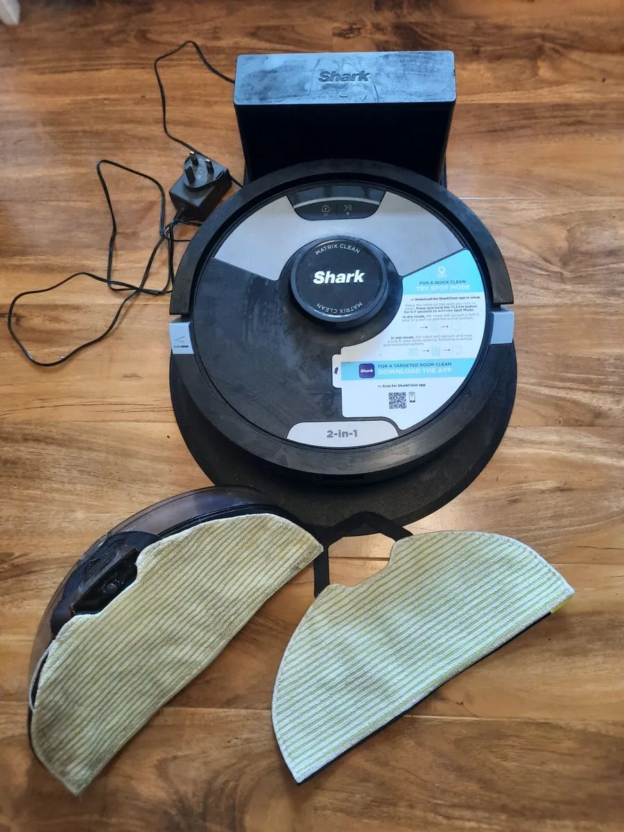 SHARK AI Ultra Robot Vacuum and Mop - Image 3
